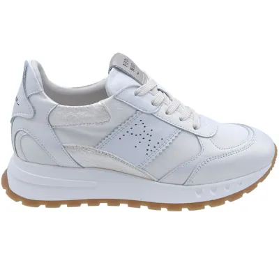 Piedi Nudi Helen H Wit